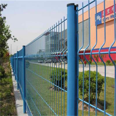 Green square pvc coated wavy wire mesh fence